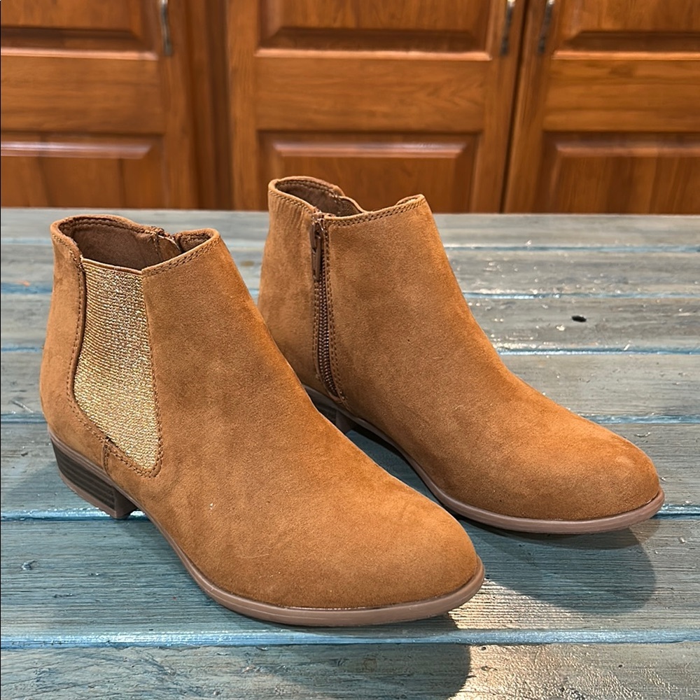 Pacifica Youth Girls Chelsea Tan Brown Faux Suede Ankle Boots Size 4